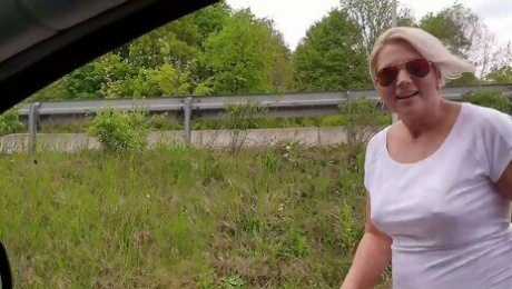 Big tits MILF Hitchhiker give Blowjob by Drive in Car German