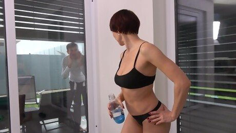 Short hair wife Ola Ramona gets her pussy fucked in doggystyle