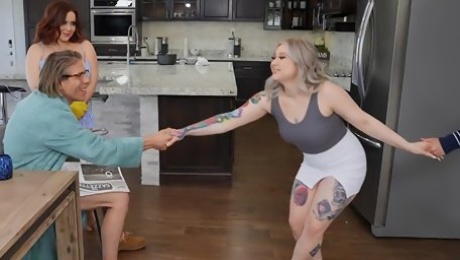 Scissor Happy Slut Gets MILF Threesome