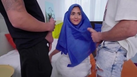 Arab chick takes a double portion of tasty dong