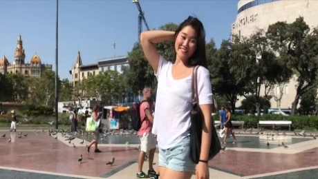 Hot amateur Asian girl Fang gets her pussy licked and fucked by horny tourist