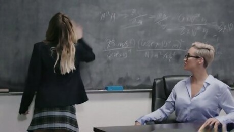 Strict teacher in glasses Ryan Keely gets her pussy licked by sizzling college chick