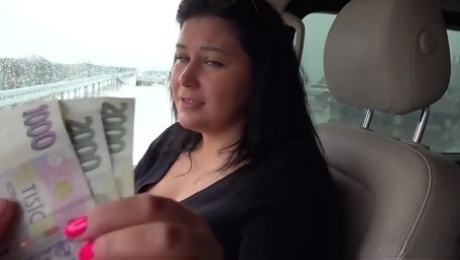 Married slut gives her holes to a stranger right in his car! Public Anal