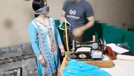 Desi darji (tailor) fucked hard with Billo gulnaz- tailor ne bhabhi ka naap lete lete bhabhi ko hi chod dala- hindi
