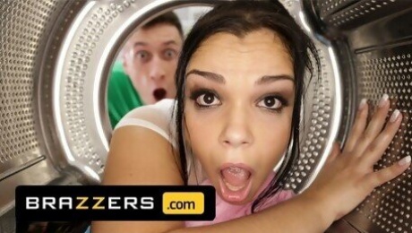 Brazzers - Sofia Lee Gets Stuck In The Dryer & Ends Up Getting An Anal Afternoon Delight