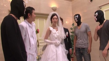 Yui Tatsumi Off-season Flowering Gangbang Wedding Aisle