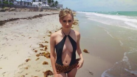 Sexy beach babe Alicia Williams got naughty