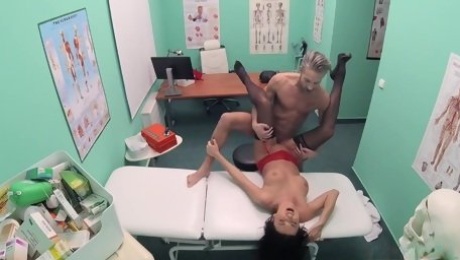 Nymphomaniac Polish babe in stockings gets fucked on doctor's desk