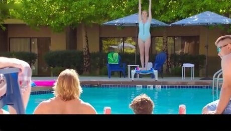 Nude Alexandra Daddario in The Layover video