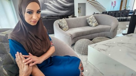 Video  Big-boobed Muslim hottie Sasha Pearl screwed for money