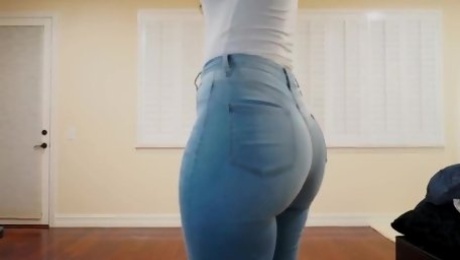 Bri Martinez In The Perfect Jeans For Curvy Girls